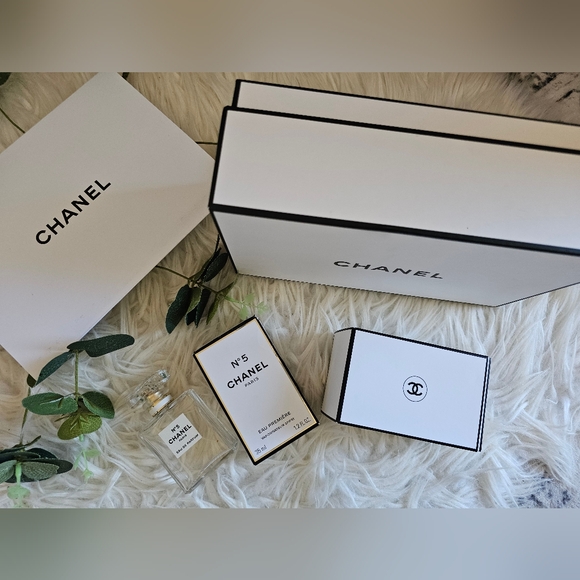 CHANEL: Boxes Bundle - Picture 3 of 9